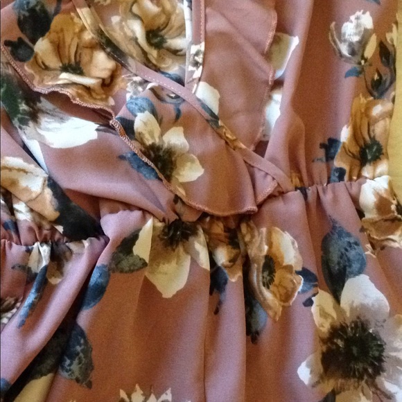 Mauve Floral Romper! - Picture 6 of 7
